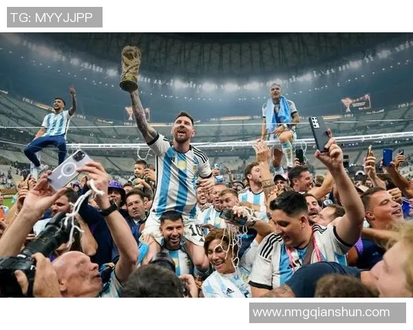 历届世界杯足球明星风采回顾与经典瞬间展示